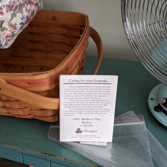 Longaberger 1992 Mother's Day Basket - Picture 2 of 5